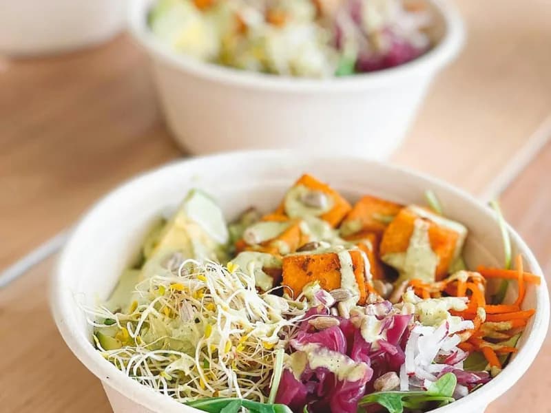 Assiette de patate douce rôtie, graines et légumes — L'évolution sur 6 mois